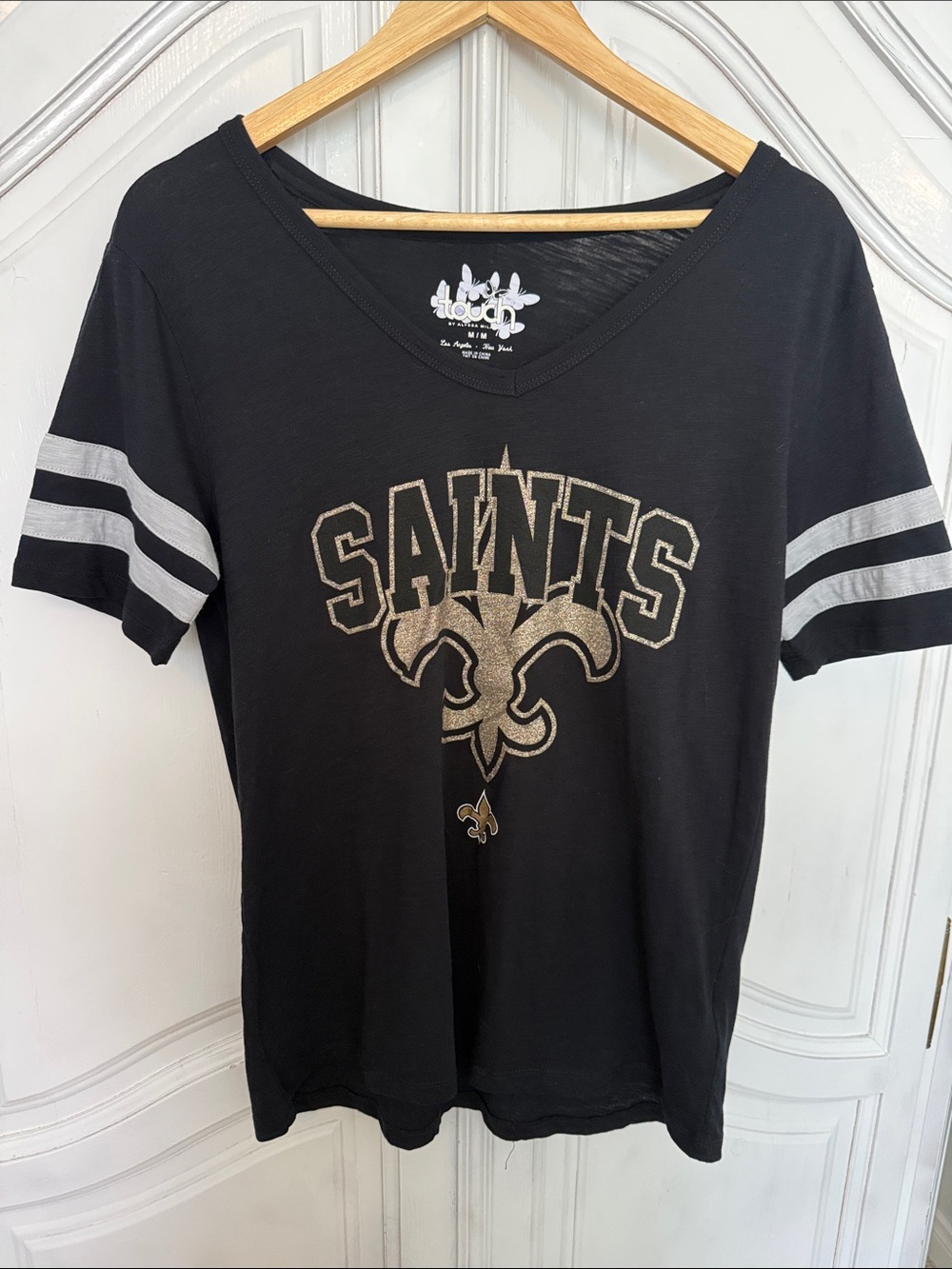 New Orleans Saints Women’s V-Neck Game Day Tee Black Gold M
